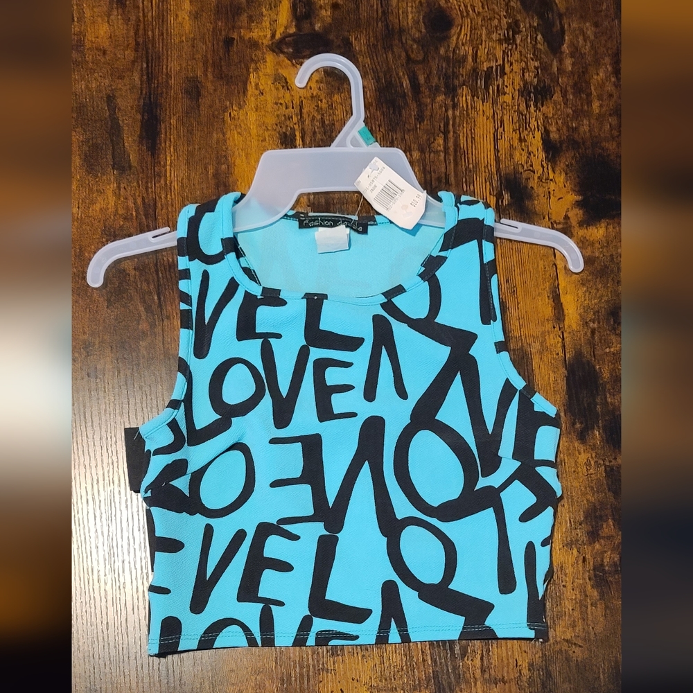 🟣 Women’s LOVE Graffiti Crop Top with Cut Out Side Design 🟣